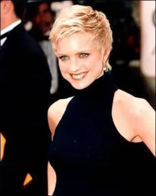 Dans la srie 'Melrose Place' elle incarne: