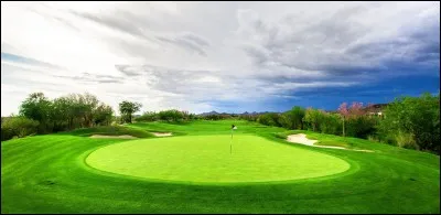 Comment appelle-t-on la zone du parcours tondue ras ?