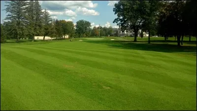Comment s'appelle le club utilisé sur la zone nommée fairway ?