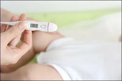 Le troisième patient est un jeune enfant qui a vraiment du mal à respirer et qui a très mal à la tête. Vous lui demandez d'ouvrir la bouche et vous constatez que son épiglotte est gonflée, ce qui l'empêche de respirer correctement. Vous appelez directement les urgences car il a :