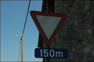 Ce panneau routier m'indique :