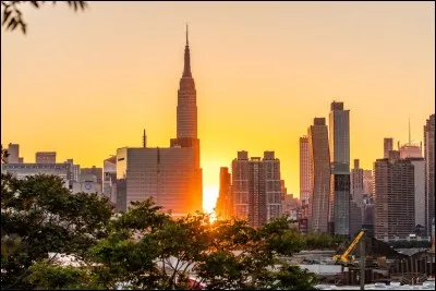 Quelle actrice joue dans les films de Woody Allen "Annie Hall" et "Manhattan" ?