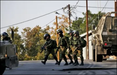 Par qui furent signés les accords de Yalta ?