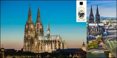 Cette cathédrale a détenu le record de hauteur avec 157 mètres pendant 4 ans ! Est-ce un autre record ? Je ne sais pas, mais il a fallu 632 ans pour la construire ! Par contre, cette cathédrale a assisté et servi de repère pour la destruction presque totale de sa ville !
Où sommes-nous ?