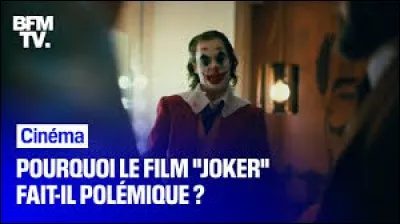 _______ son succès critique et public, le film a suscité des polémiques.