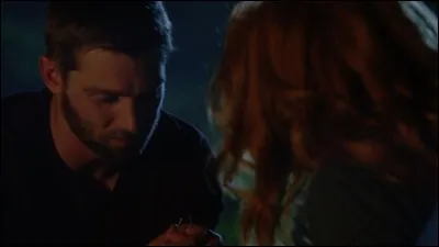 Que demande Barbie à Julia à la fin de la saison 3 ?