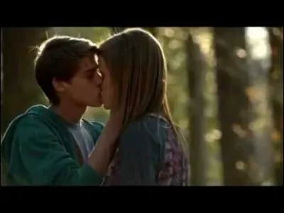 Quand a eu lieu le premier baiser de Joe et Norrie ?