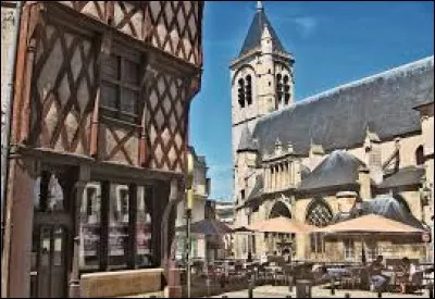 Après cet accord avec l'ennemi, notre Charles quitta Paris et se déclara régent du royaume de France en arguant de la folie de Charles VI. Il gouvernait le sud de la France depuis la ville de ...