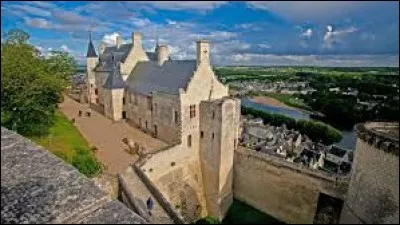 Et c'est là qu'intervient la dame citée à la question 4. Cette petite Lorraine rencontre notre héros pour la première fois à ...