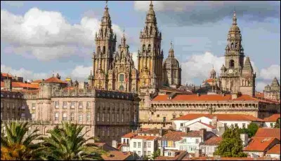Quelle Communauté autonome espagnole abrite la ville de Saint-Jacques-de-Compostelle, célèbre lieu de pèlerinage ?