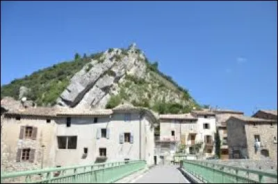 Les Pilles est une commune de l'ancienne r&eacute;gion Rh&ocirc;ne-Alpes, situ&eacute;e dans le d&eacute;partement ...