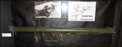 Quelle lance-roquettes fut le seul à pouvoir abattre un tank Sherman M4 ?