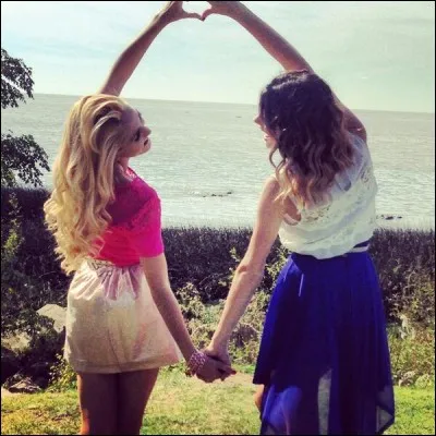 Qui est la meilleure amie de Martina Stoessel ?