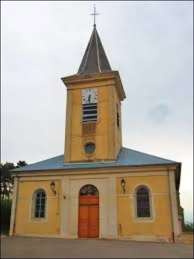 Nous terminons notre balade dans le Grand-Est, devant l'&eacute;glise de l'Assomption de Vi&eacute;ville-sous-les-C&ocirc;tes. Ancienne commune de Lorraine, elle se situe dans le d&eacute;partement ...