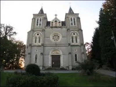 Nous sommes en Nouvelle-Aquitaine devant la chapelle Notre-Dame-de-Pi&eacute;tat, &agrave; Pardies-Pi&eacute;tat. Commune de l'aire urbaine Paloise, elle se situe dans le d&eacute;partement ...