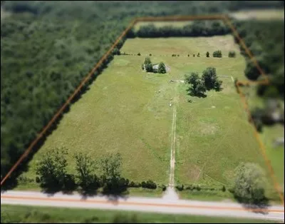 Dans cet immense terrain, au centre, les animaux peuvent se balader en toute liberté, sans sortir de la propriété. Quelle série porte l'appellation de ce grand espace ?