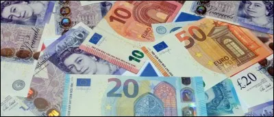 Nos verres vides, je vous annonce la somme de l'ensemble du bien. Deux cent millions d'euros. Je vous raccompagne jusqu'à la sortie. Écrivez ce montant en chiffre :