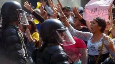 Le gouvernement équatorien a fait marche arrière face au mouvement de contestation, il a retiré son décret (négocié avec le FMI). 
Que prévoyait ce décret ?