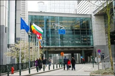 Comment appelle-t-on les membres de ce conseil ?