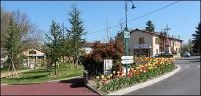 Nous sommes en Auvergne-Rh&ocirc;ne-Alpes, &agrave; &Eacute;percieux-Saint-Paul. Commune de l'arrondissement de Montbrison, elle se situe dans le d&eacute;partement ...