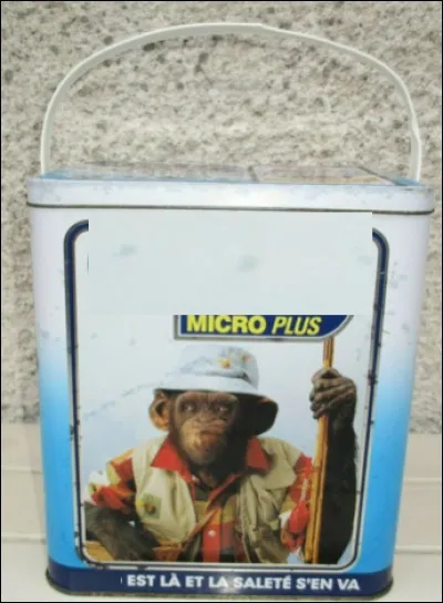 Quelle marque de lessive a utilisé pendant longtemps des singes pour incarner la propreté dans ses publicités ?