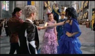 Mal, Evie, Carlos et Jay décide enfin quelque chose quand tout le monde est "défigé", qu'est-ce que c'est ?