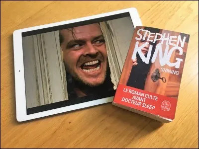 "Shining" est sans doute le roman le plus connu de King. Son adaptation cinématographique de Stanley Kubrick est devenu un film culte. Quelle est la différence principale entre le roman et le film ?