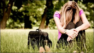 Une personne rejetée d'un groupe en raison d'une différence quelconque est...