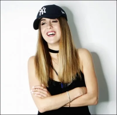 Qui est cette youtubeuse ?