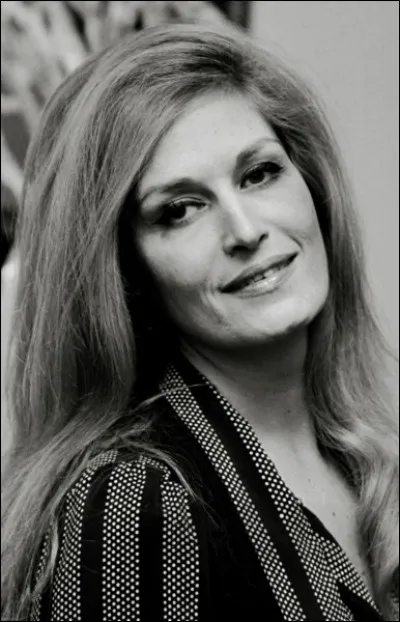 Avec quel acteur Dalida a-t-elle chanté ''Paroles... Paroles...'' ?