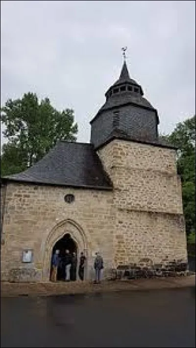 Nous sommes en Corrèze devant l'église Saint-Namphaise de La Chapelle-aux-Saints. Nous nous trouvons en région ...