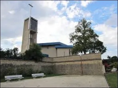 Je vous emmène dans le Grand-Est, à Semécourt. Commune du pays Messin, elle se situe dans le département ...