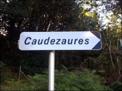 Comme nous l'indique ce panneau, pour aller à Caudezaures, tournez à droite. Hameau Héraultais appartement à la commune de Soulié, il se situe en région ...