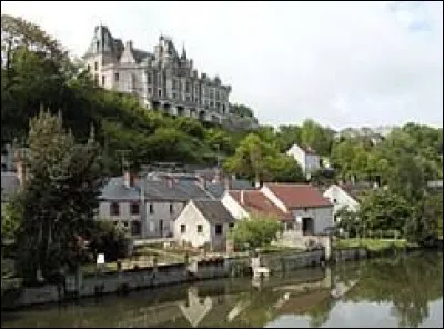 Je vous propose une balade le long du Loir (en bas), à Montigny-le-Gannelon, avec son château (en haut). Commune du Centre-Val-de-Loire, elle se situe dans le département ...