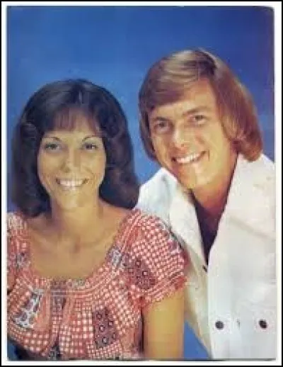 Quel chanteur né en Afrique a chanté ''Hier est près de moi'', une version française de ''Yesterday Once More'' des Carpenters ?

''Tous les sha-la-la-la, tous les wo-o-wo-o sont là
Tous les shing-a-ling-a-ling se déchaînent à nouveau pour moi
Comme une pluie de fleurs qui s'enroule à mon coeur
Et je suis près de pleurer comme en ce temps là
Hier est près de moi''