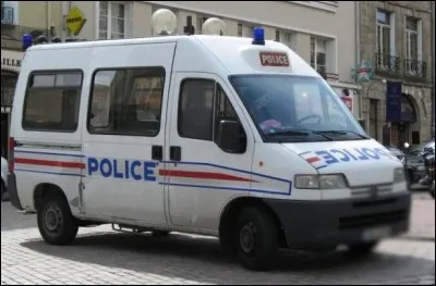 Là où je me trouvais était magique. Je ressentais un grand amour et l'apaisement, cependant, l'être m'invita à rejoindre les miens, sur Terre. À mon réveil, dans ma chambre d'hôpital, je racontais à mes proches pourquoi j'avais voulu mettre fin à ma vie. Un médecin et un policier étaient présents aussi. C'est la police...