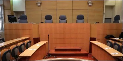 Reconnaissant les faits qui leur sont rapprochés, les harceleurs sont convoqués au tribunal ; on leur fait un rappel à la loi. Qui est apte à le prononcer à l'encontre d'un enfant dans ce cas ?