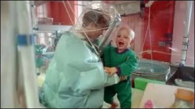 Ce sont des personnes dont les défenses immunitaires sont fortement affaiblies, voire inexistantes.