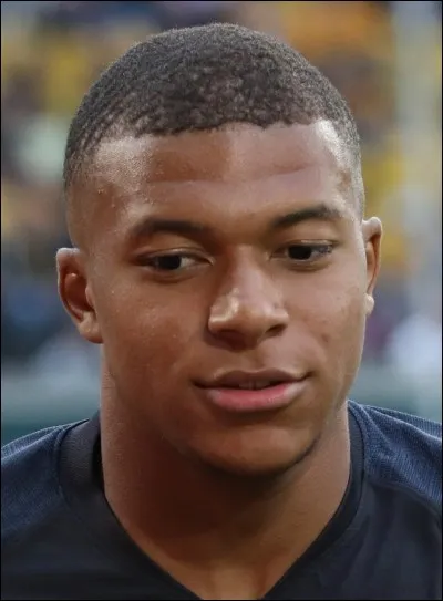 Qui est la personne sur la photo ?