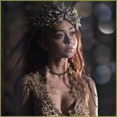 Quelle marque est apposée sur le front de Simon ?