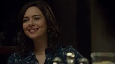 Qui pousse Simon à mordre Rebecca ?