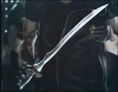 En quoi les épées et les poignards sont-ils faits ?