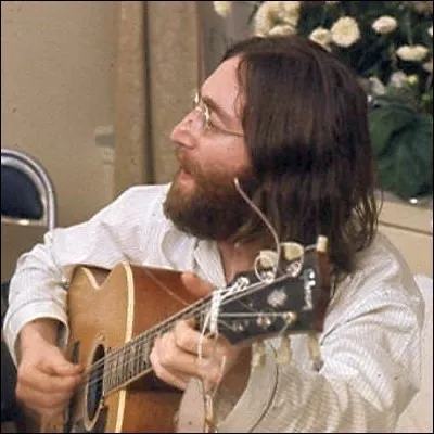 Qui est ce John, musicien, guitariste, auteur-compositeur, chanteur et &eacute;crivain britannique, mort assassin&eacute; le 8 d&eacute;cembre 1980 &agrave; l'&acirc;ge de 40 ans ?