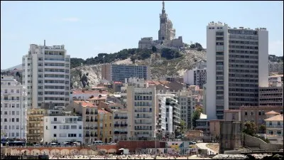 "Main Basse sur la ville" est le titre d'un film joué par Rod Steiger.