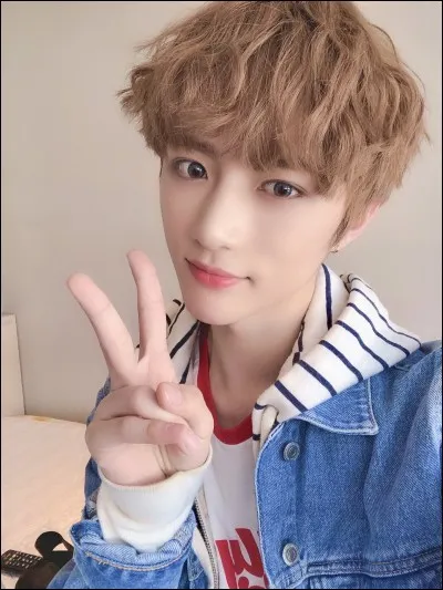 Il apprend l'anglais dans la m&ecirc;me acad&eacute;mie que...