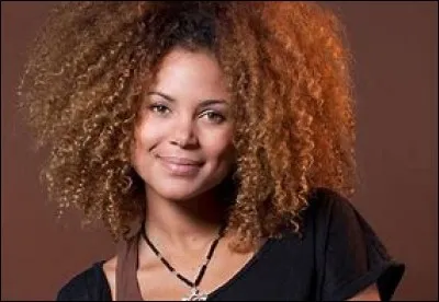 Qui est cette Sophie, mannequin international, actrice, animatrice de l'émission télévisée "Échappées belles", qui a pour pseudo "Tiga" ?