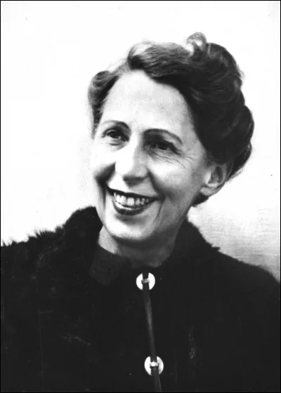 Qui est cette Sophie, artiste, peintre, sculptrice et danseuse suisse, adepte des mouvements dada et surréaliste, morte en 1943 ?