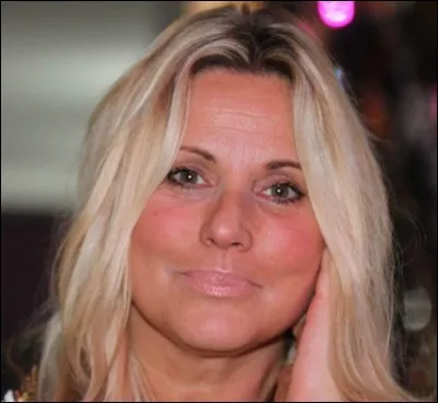 Qui est cette Sophie, actrice, chanteuse, animatrice de télévision et chroniqueuse ?