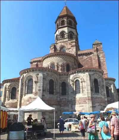 De quel département Brioude est-elle une sous-préfecture ?