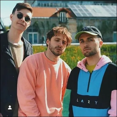 Qui est la personne avec qui il a fait "Bye Bye" ?